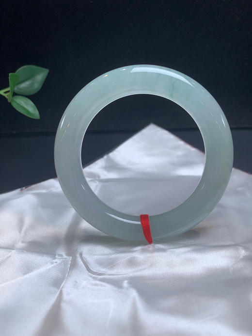 620657，57.5冰圆条手镯，条形大气，隐隐约约带些花，均匀干净 商品图4