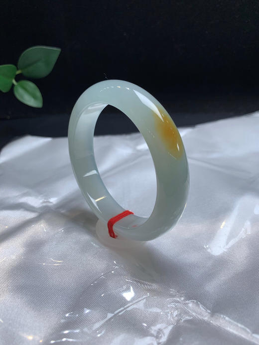 620651，51.5冰黄正圈手镯，整条底子很细腻，带底色，一截特色黄翡，清新甜美 商品图3
