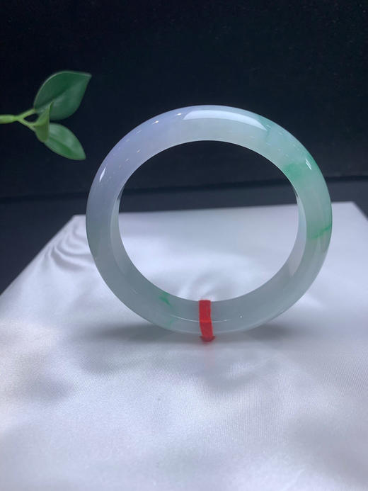 620654，55 冰春彩手镯，飘清新绿，带淡粉紫底 商品图1