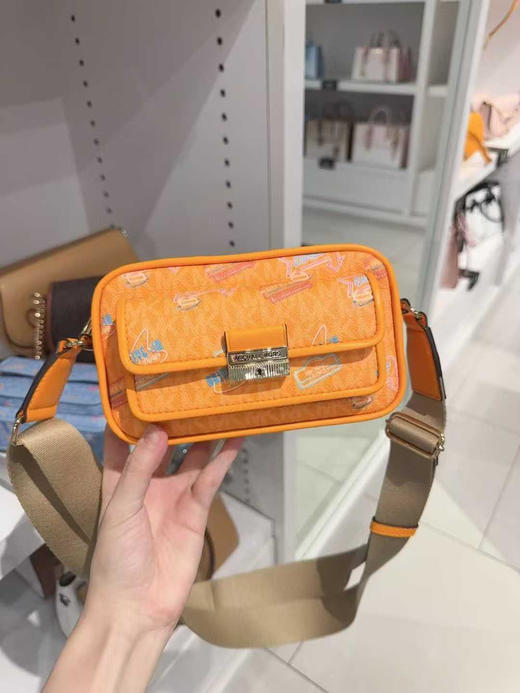 迷你💰850🇺🇸包邮✈️MK新款bradshaw邮差包😍非常实用经典！宽肩带设计 舒适度更赞！非常好看百搭的款式！ 商品图1