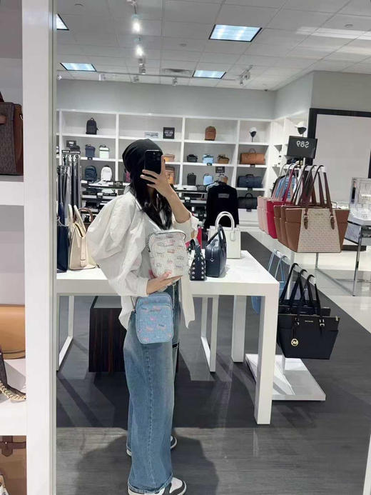 💰750🇺🇸直邮到手✈️MK Jet Set Travel系列相机包，中性款的，男生女生都可以背，双拉链分层设计，实用性还是很不错的 商品图7