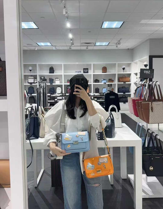 💰999🇺🇸包邮✈️MK新款bradshaw邮差包😍💢非常实用经典！宽肩带设计 舒适度更赞！非常好看百搭的款式！ 商品图7