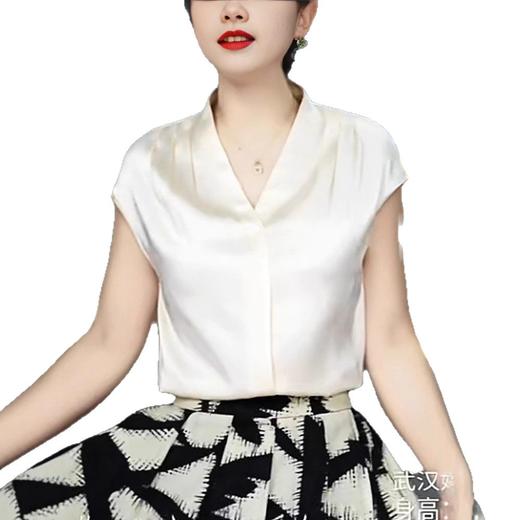 MZ-V领短袖T恤夏季新款时尚设计感小众缎面气质I高级感纯色百搭小衫 商品图4