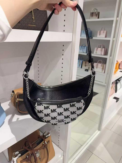 💰899🇺🇸包邮✈️MK Hollis月牙包💢肩带可以调节 🉑手提🉑腋下背🉑斜挎‼️一包多用🔥还带个小包～太划算了‼️⚠️小包不能拆卸 商品图11