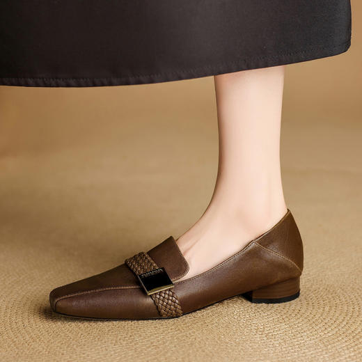 【预售5天】法式复古低跟小皮鞋女新款真皮方头中口单鞋通勤一脚蹬乐福鞋NJMK&K1710 商品图1