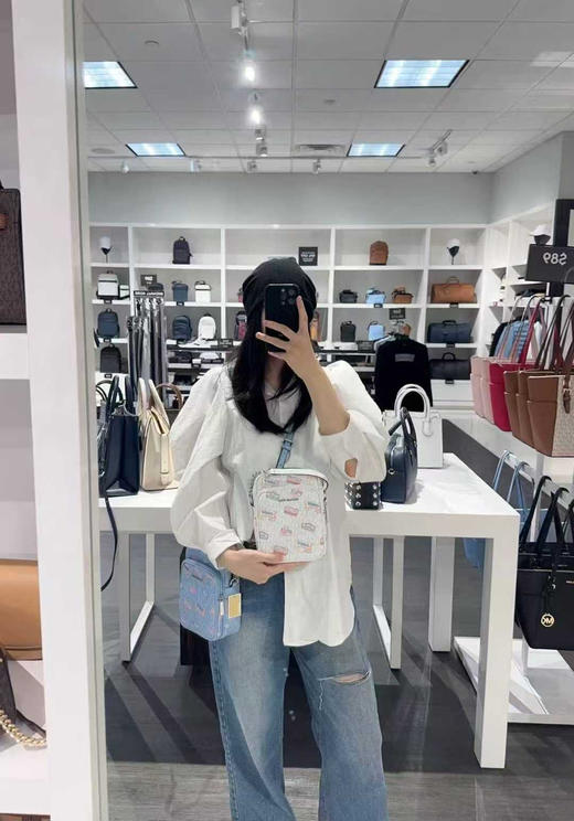 💰750🇺🇸直邮到手✈️MK Jet Set Travel系列相机包，中性款的，男生女生都可以背，双拉链分层设计，实用性还是很不错的 商品图8