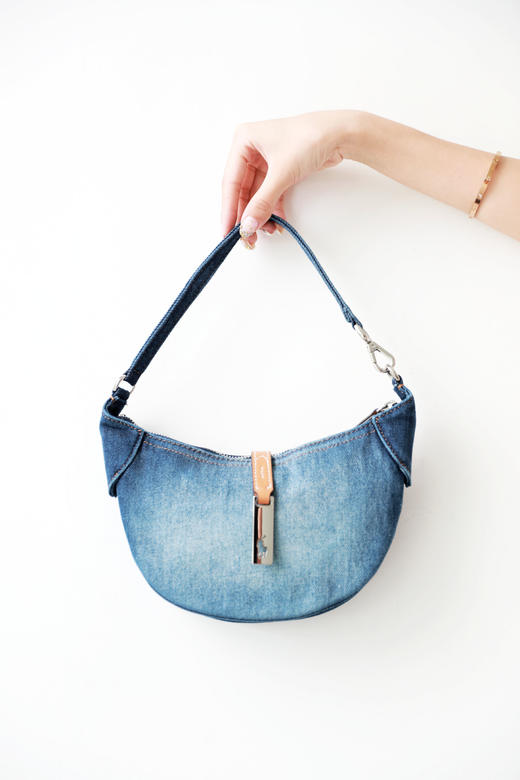 女王丹宁牛仔包。头层牛皮+金属五金，月牙儿腋下包单肩包C080358 商品图4