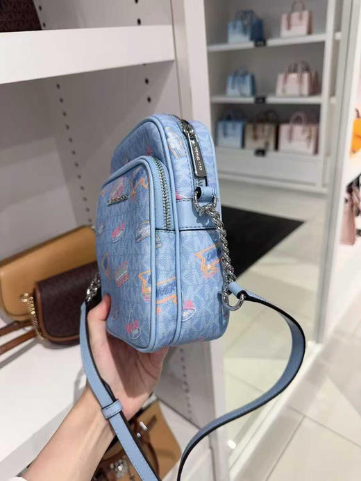 💰750🇺🇸直邮到手✈️MK Jet Set Travel系列相机包，中性款的，男生女生都可以背，双拉链分层设计，实用性还是很不错的 商品图5