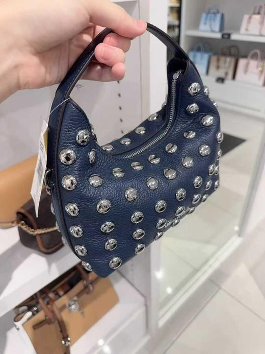 💰960🇺🇸包邮✈️ MK EMBER饭盒包，设计简约，型号适中，一体式成型手柄，轻便好装 商品图2