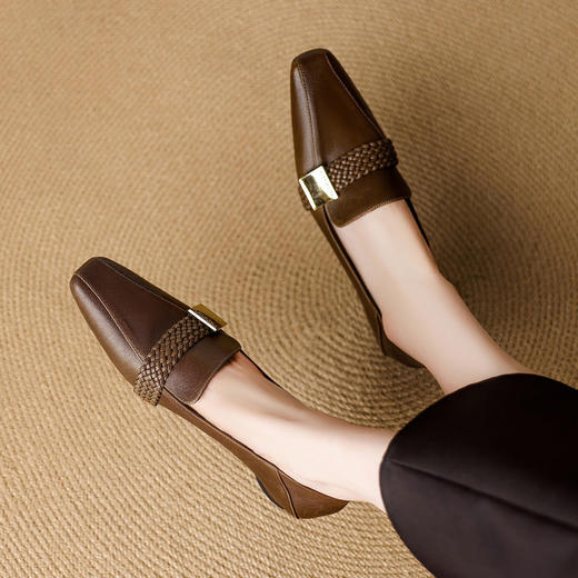 【预售5天】法式复古低跟小皮鞋女新款真皮方头中口单鞋通勤一脚蹬乐福鞋NJMK&K1710 商品图5