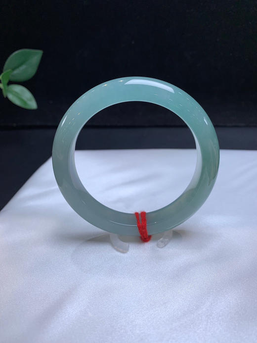 620656，54冰晴底正圈手镯，整体冰冰的。秀气干净，底子均匀 商品图0