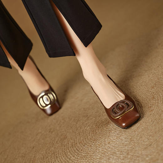 【预售5天】法式复古浅口单鞋女秋真皮方头金属扣小皮鞋通勤职业工作鞋HP&A2654 商品图3