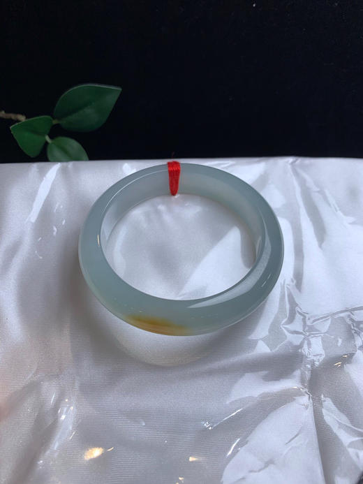 620651，51.5冰黄正圈手镯，整条底子很细腻，带底色，一截特色黄翡，清新甜美 商品图4