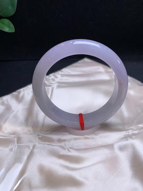 620650，57.5紫罗兰手镯。条形很好，大半圈粉紫底，粉粉嫩嫩的，局部带点点洒金