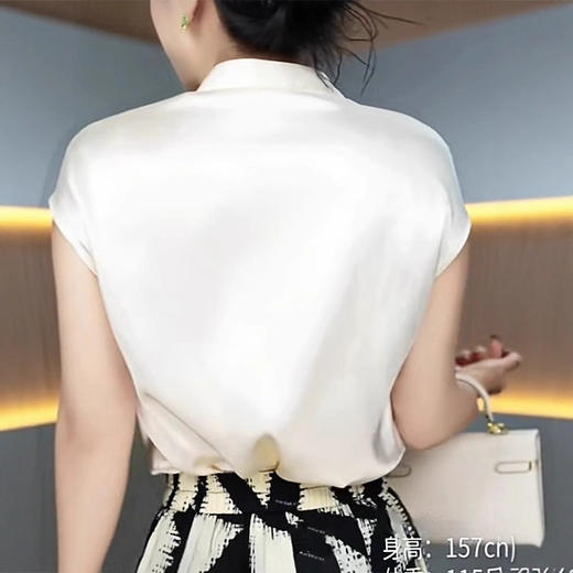 MZ-V领短袖T恤夏季新款时尚设计感小众缎面气质I高级感纯色百搭小衫 商品图3