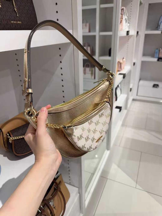 💰899🇺🇸包邮✈️MK Hollis月牙包💢肩带可以调节 🉑手提🉑腋下背🉑斜挎‼️一包多用🔥还带个小包～太划算了‼️⚠️小包不能拆卸 商品图10