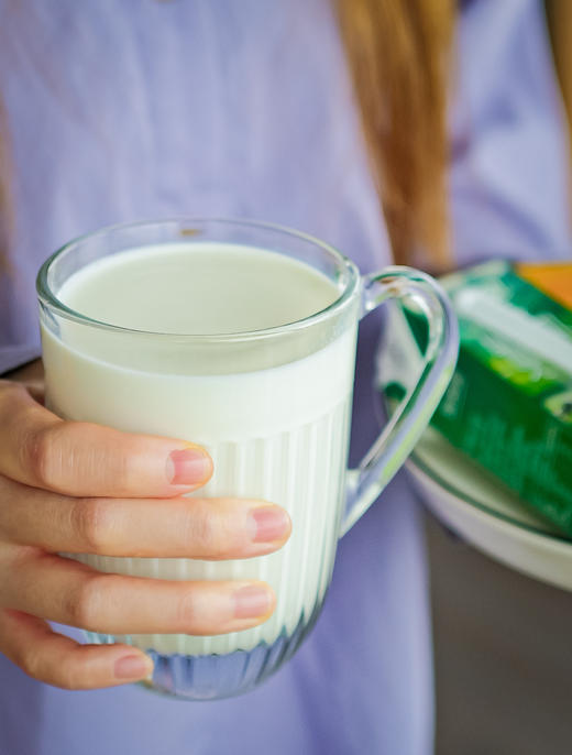 【4箱】新希望雪兰-4.0蛋白纯牛奶200ml 原生高钙高蛋白 商品图2