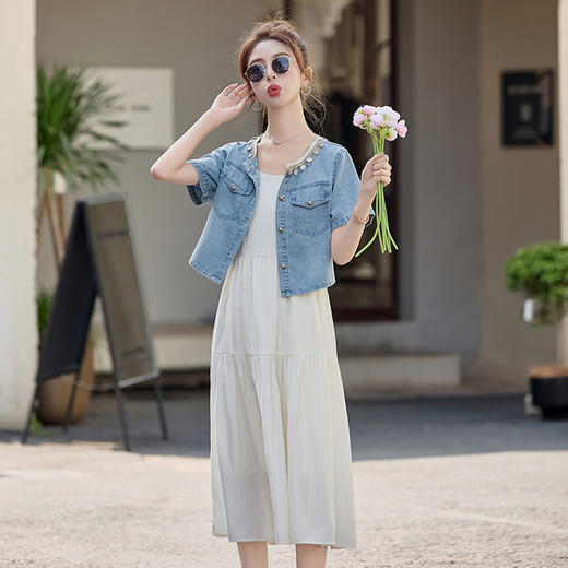 【预售3天】巨好看的高级感气质套装短款短袖牛仔外套木耳边吊带裙两件套 EBDU96 商品图1
