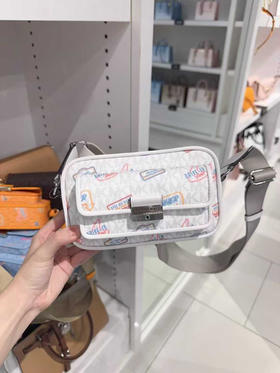 迷你💰850🇺🇸包邮✈️MK新款bradshaw邮差包😍非常实用经典！宽肩带设计 舒适度更赞！非常好看百搭的款式！