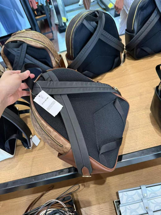 ✨限时折扣1499直邮到手 Coach 经典款中号Court backpack双肩包，老花拼色，双层拉链款，大小正合适，容量大，尺寸约35*21*8cm 商品图3
