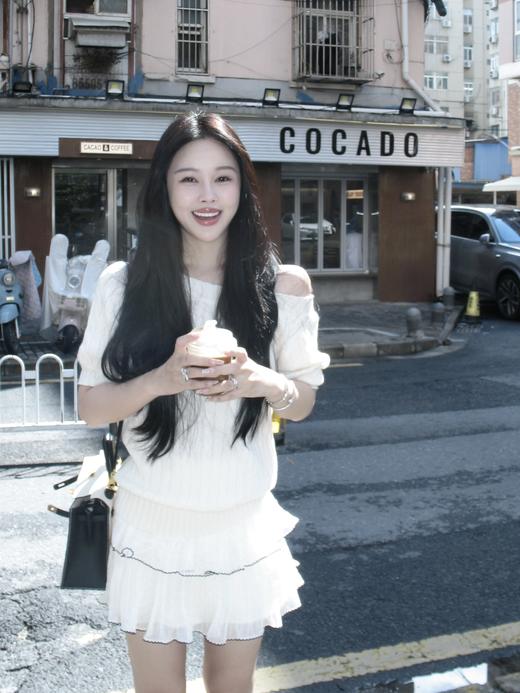 Read Nameless/很嗲的牛奶露肩毛衣+白色肌理波浪边蛋糕裙裤 2025/8/4 商品图0