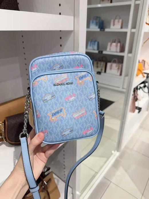 💰750🇺🇸直邮到手✈️MK Jet Set Travel系列相机包，中性款的，男生女生都可以背，双拉链分层设计，实用性还是很不错的 商品图1