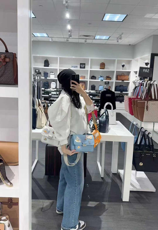 💰999🇺🇸包邮✈️MK新款bradshaw邮差包😍💢非常实用经典！宽肩带设计 舒适度更赞！非常好看百搭的款式！ 商品图8