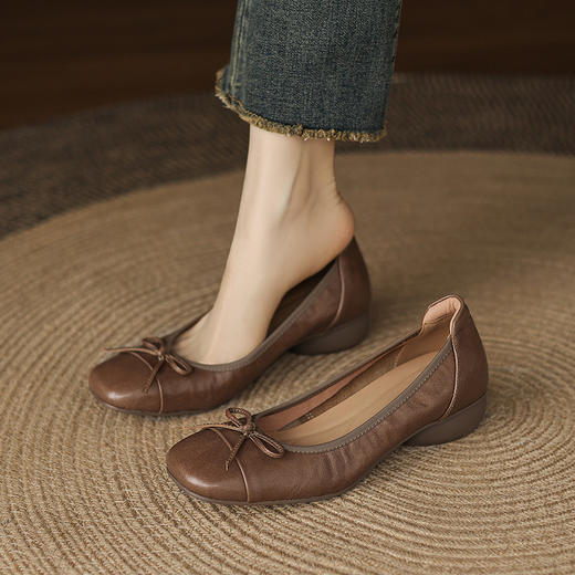 【预售5天】柔软羊皮单鞋女蝴蝶结圆头浅口平底休闲通勤中跟鞋LD&7399 商品图4