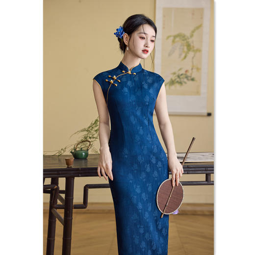 GX时尚改良新中式长款牛仔蓝色旗袍2025夏新款宴会高级感旗袍 商品图3
