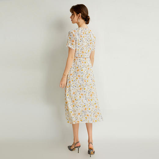 「高货kbnq」全新升级【铂金会员477/天猫639/差价162】(54611)洛诗琳气质简约v领真丝印花裙2025夏季收腰显瘦仙女裙女 商品图3