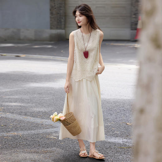 【08/06新品】熙世界法式优雅小资套装女2025夏日新款蕾丝背心天丝半身裙两件套 商品图4