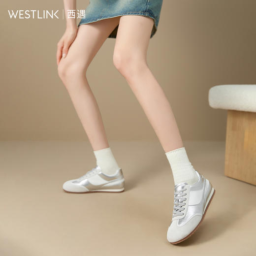 西遇平底德训鞋女新款秋季复古小白鞋轻便薄底银色休闲运动鞋V1656961 商品图2