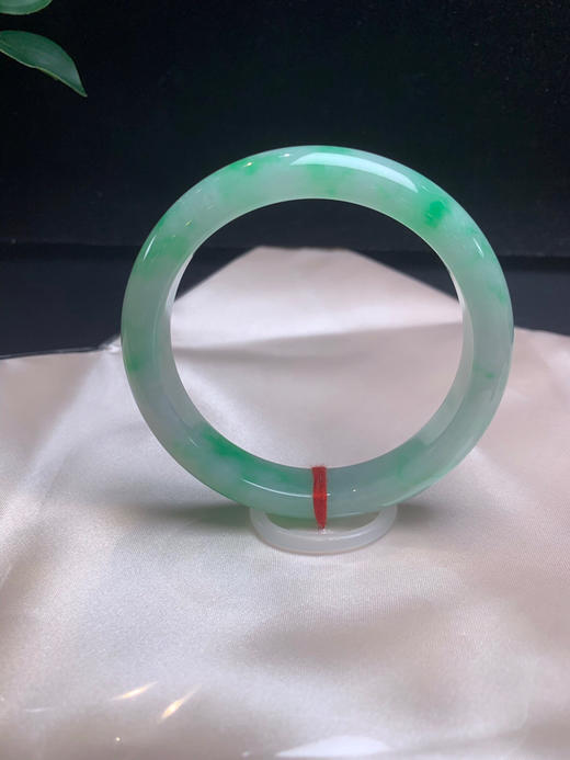 620666，60 飘阳绿手镯。满圈飘清新阳绿。色非常好 商品图3