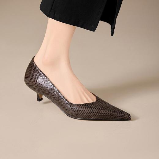 【预售5天】优雅气质通勤时尚职业百搭复古精致蛇纹牛皮浅口单鞋女MBJR&6943 商品图1