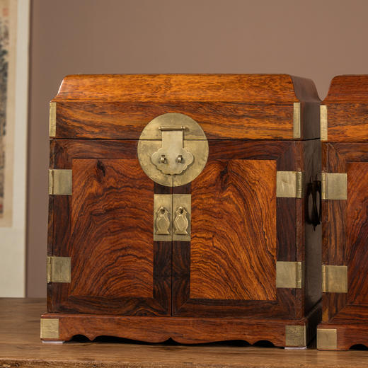 黄花梨盝顶官皮箱（一对） 商品图1