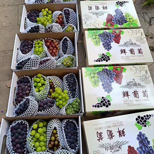 新鲜水果 郧阳区万家坪葡萄 妮娜/巨玫瑰/醉金香/阳光玫瑰/夏黑葡萄/蓝莓葡萄/巨峰混合 礼盒装  1箱（带箱8~9斤左右） 商品图2