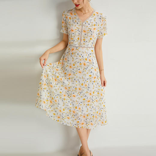 「高货kbnq」全新升级【铂金会员477/天猫639/差价162】(54611)洛诗琳气质简约v领真丝印花裙2025夏季收腰显瘦仙女裙女 商品图2