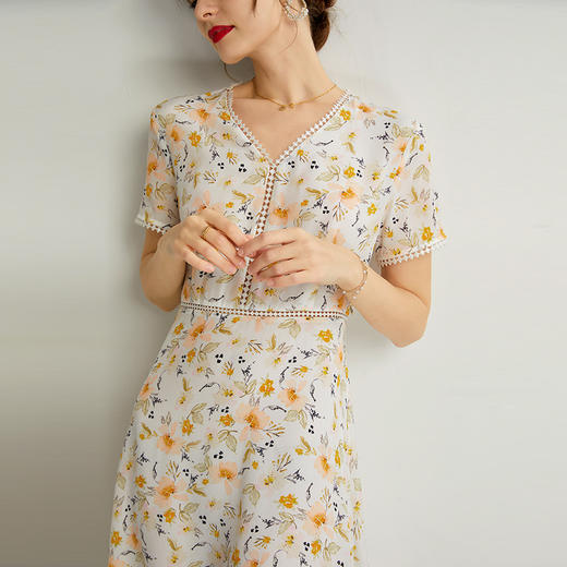 「高货kbnq」全新升级【铂金会员477/天猫639/差价162】(54611)洛诗琳气质简约v领真丝印花裙2025夏季收腰显瘦仙女裙女 商品图1