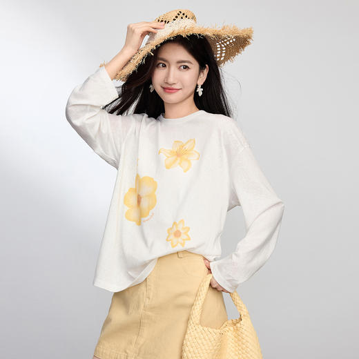 【周末秒杀】熙世界松弛慵懒感印花T恤女长袖2025早秋新款设计感圆领宽松上衣 商品图2