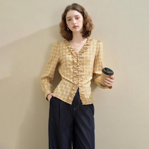 西遇复古木耳边V领黄色格纹衬衫女秋季新款设计感长袖上衣V2651175 商品图2