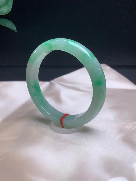 620666，60 飘阳绿手镯。满圈飘清新阳绿。色非常好 商品图2
