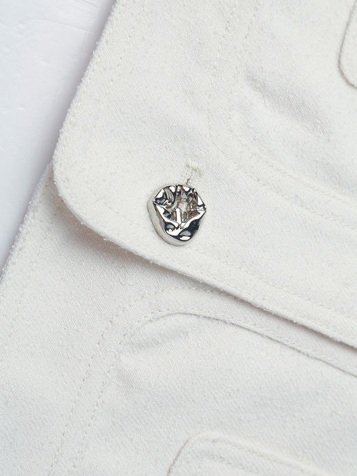 精致感爆棚！简约白色马甲，口袋设计实用又时髦 商品图4