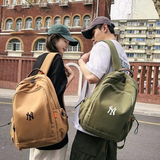 【开学季】巨能装的情侣款双肩书包！超火爆！学院风、休闲风、侧抽拉绳双肩包、卡扣时尚双肩包，非常适合经常出门的朋友~经典Logo搭配纯色！无年龄无性别限制！大容量双肩包，实用耐背，释放双手！0806 商品图1
