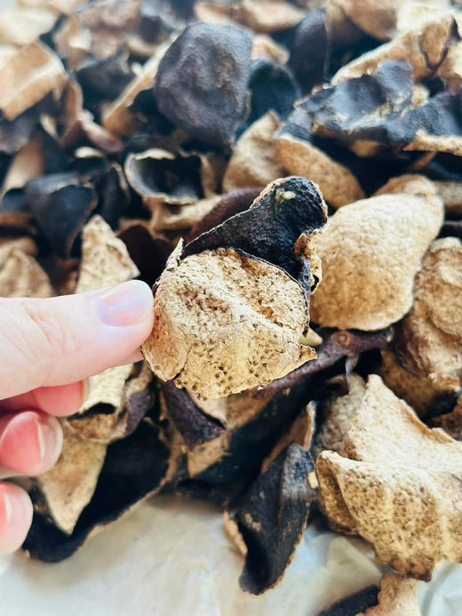 【高品质断皮秒杀]地道新会陈...
回购	这陈皮真的太香了，泡茶真的好喝～ 商品图1