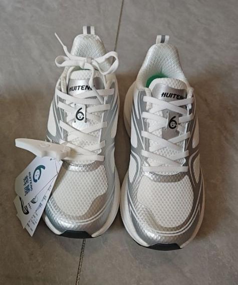 😎【辉腾 三重DUANG 1.0 科技跑鞋】 ✅蜂巢网面，透气+抗撕拉🌸夏天穿也不闷脚，轻到离谱 ✅中底ETPU😉（椰子350同材质） 商品图5