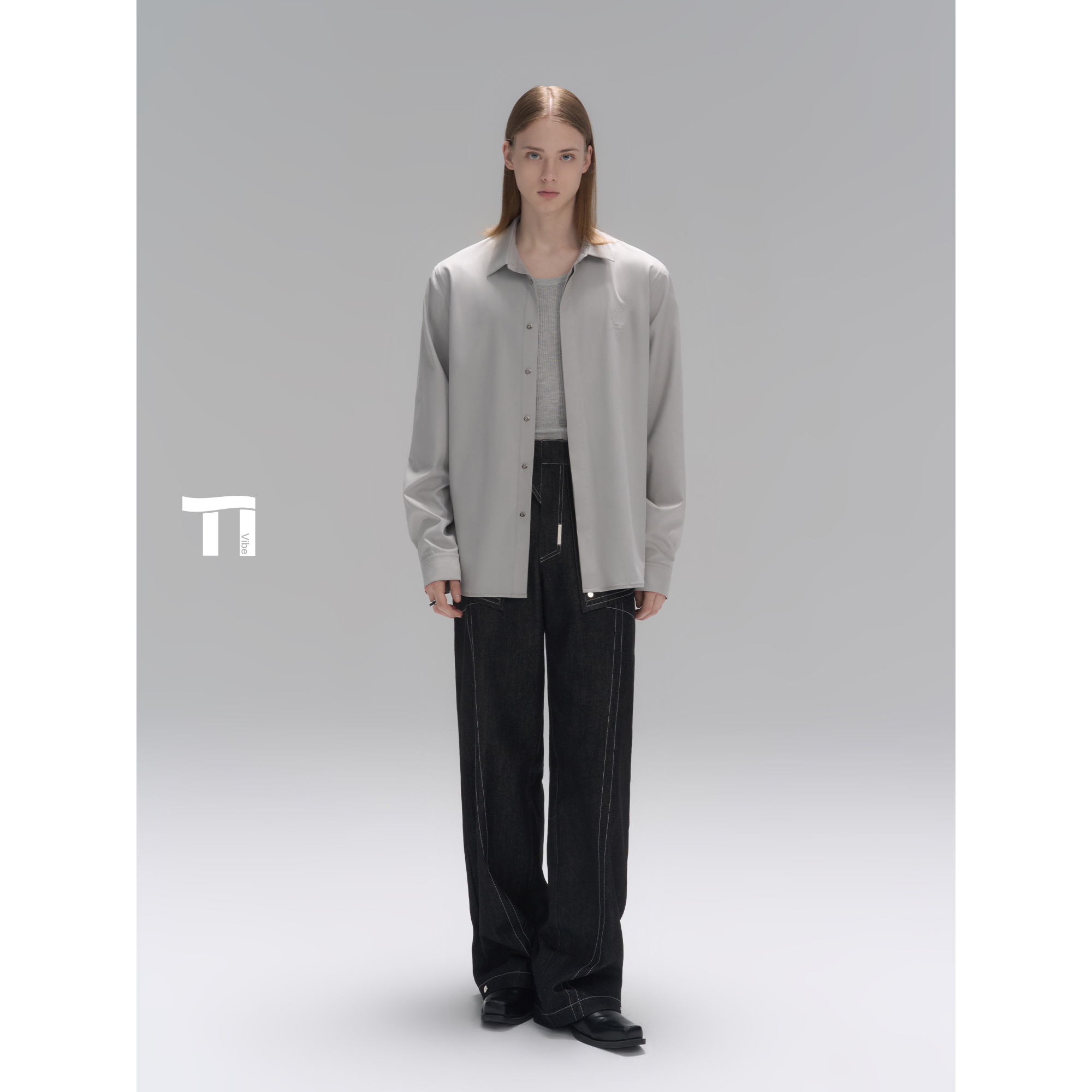 启世录TIWILLTANG“绣域焕晶”休闲挺括简奢进口刺绣翻领徽章衬衫