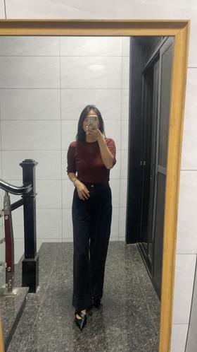 简约又有风格，适合日常出街或轻职场场合