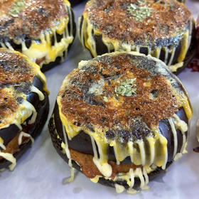 黑金瀑布鸡排包