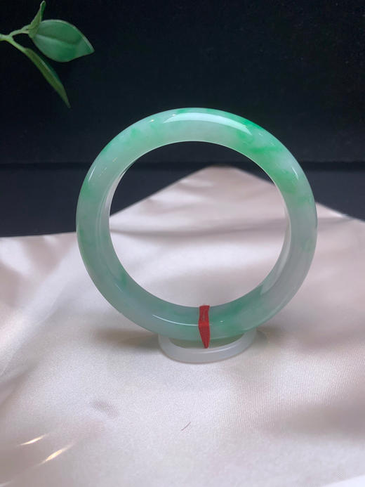 620667，54.7飘阳绿手镯。满圈飘清新阳绿。色非常好。 商品图4