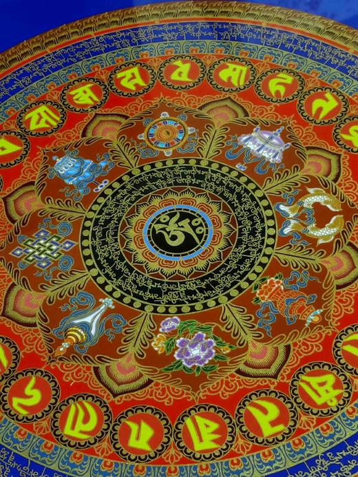 非遗剪纸大师：《六字真言大明咒，八宝吉祥彩唐卡》，520*520mm,配木框，售价：498元。 商品图10